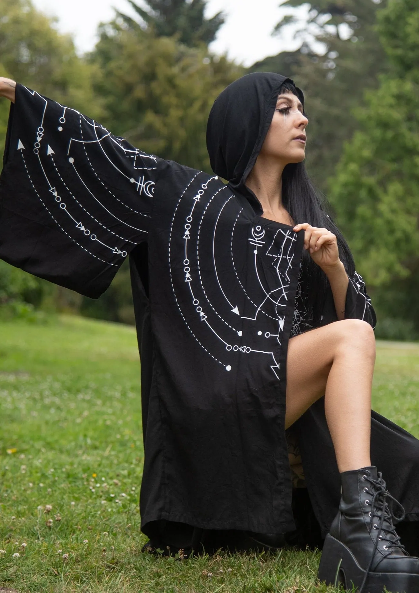 Circle Lunar Short Kimono