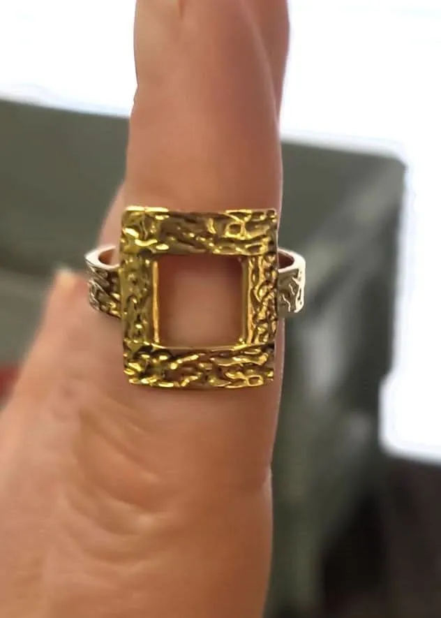 Hallemarked Square Ring